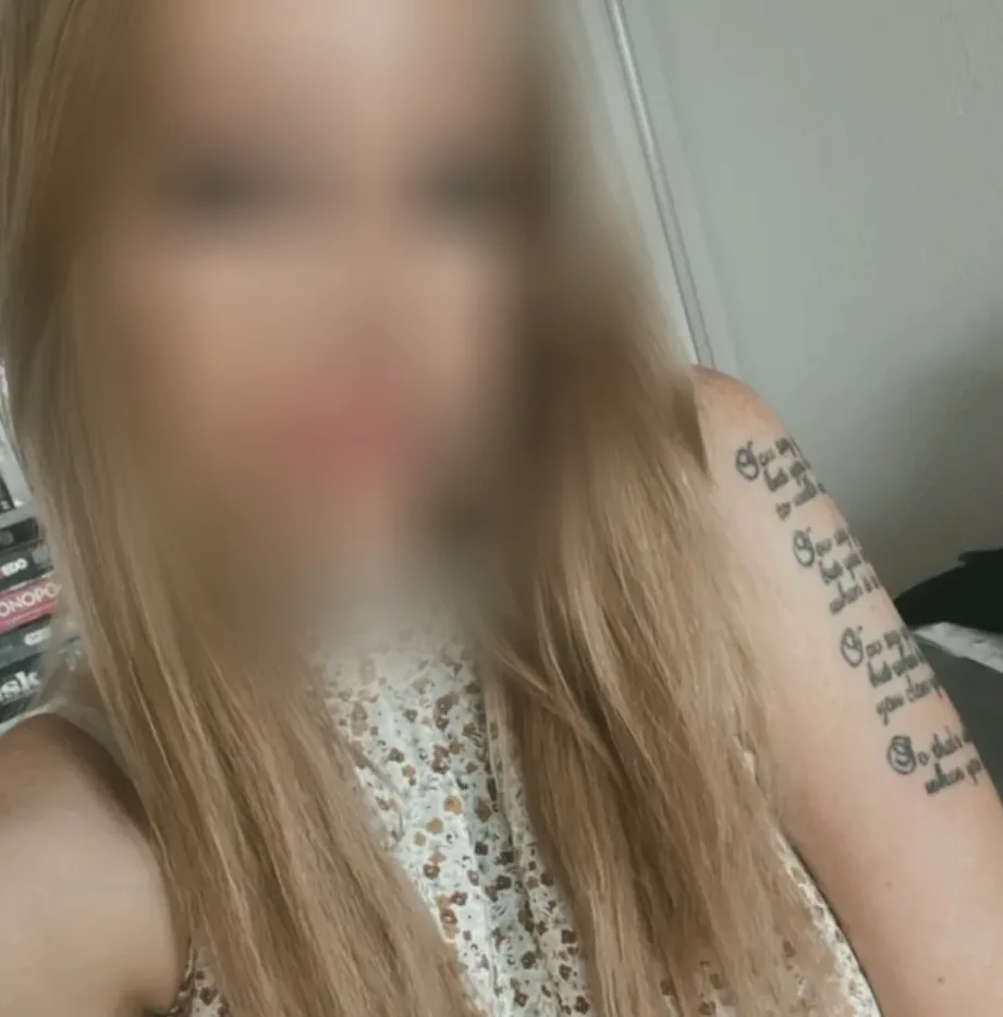 Agata, 30