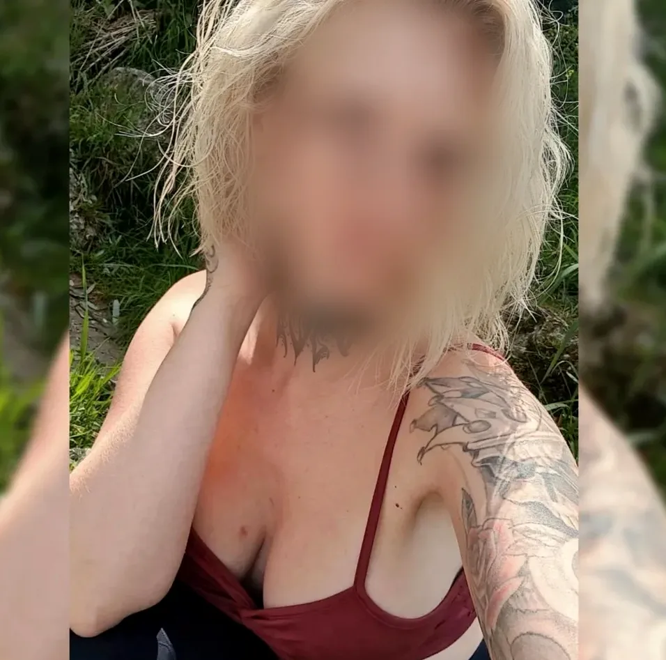 Mia, 30
