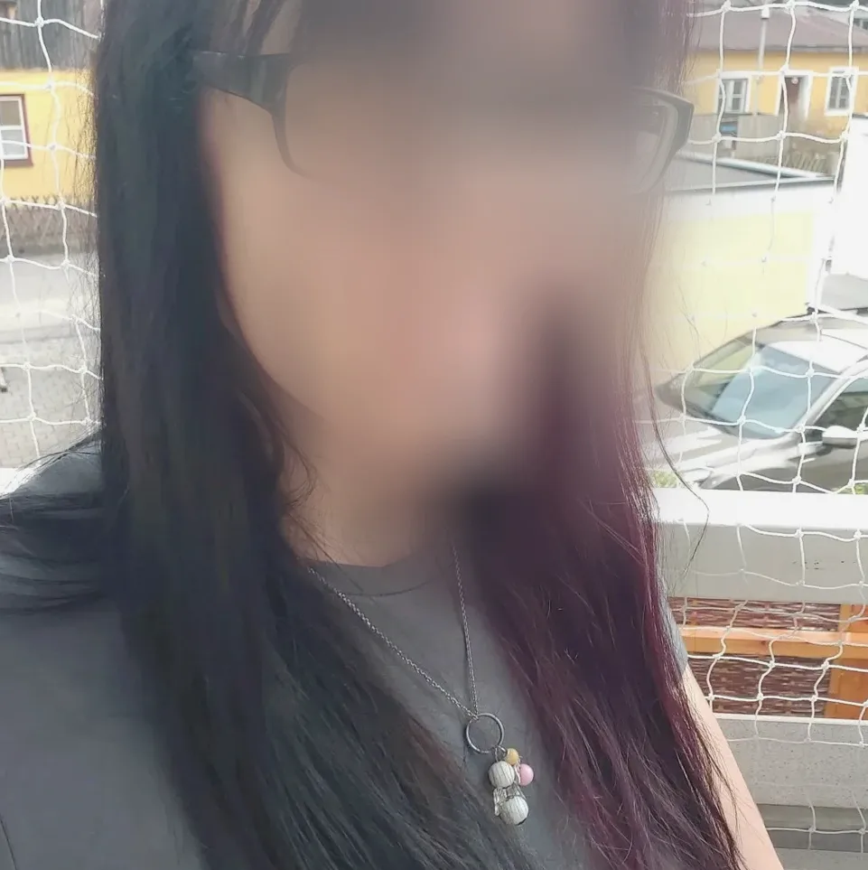 Nadia, 37