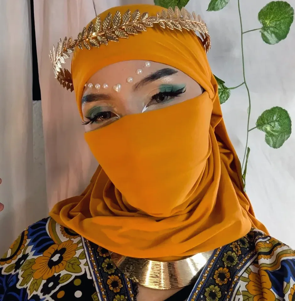 Yasmin, 28
